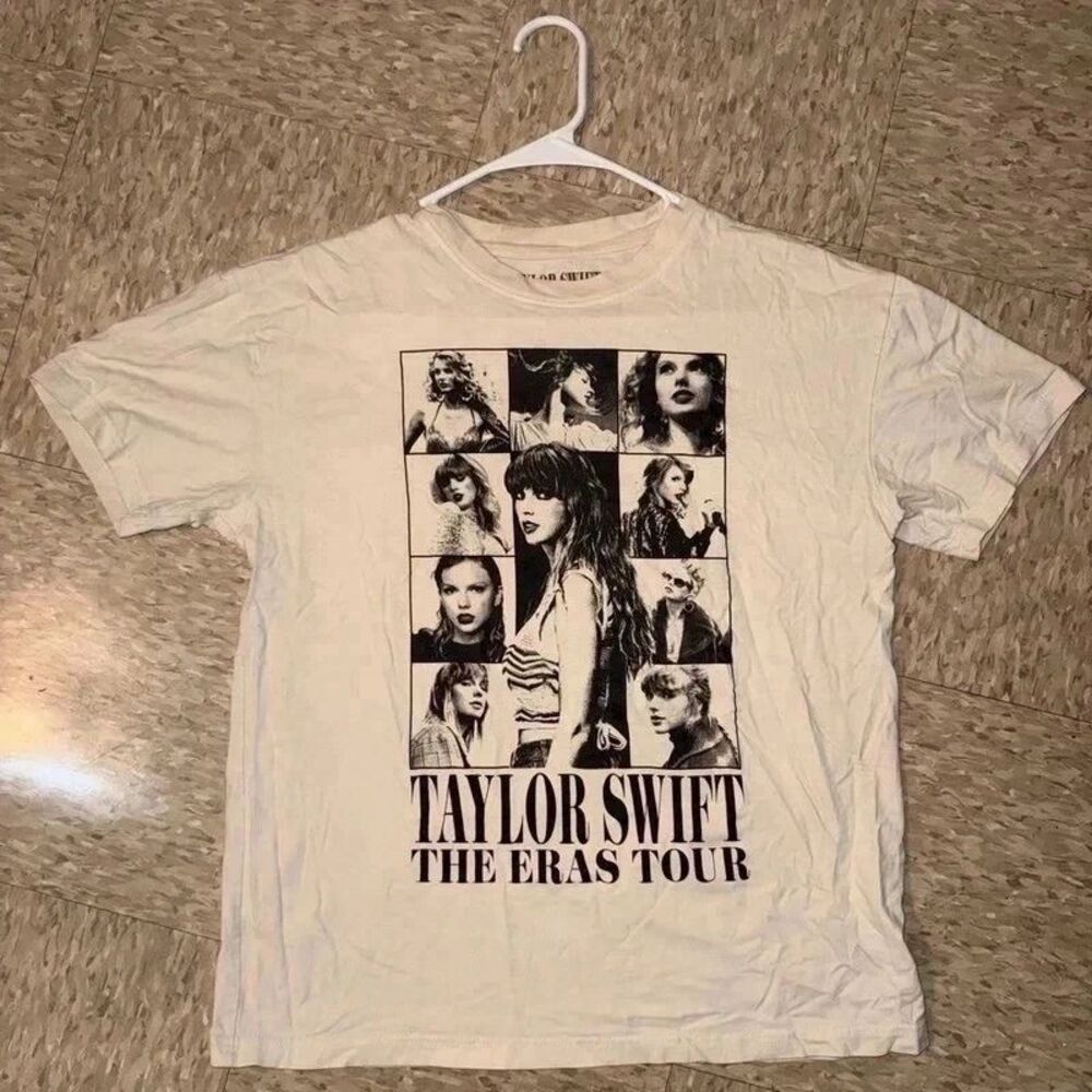 Taylor Swift The Eras Tour Tee size XS
